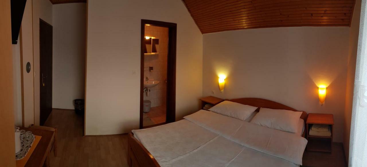 Hotel House Anamarija Selište Drežničko Exterior foto